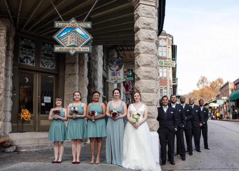 Basin Park Hotel Bride with Bridesmaids and Groomsmen