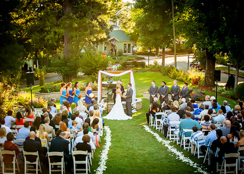 Crescent-Fountain-Garden-Wedding